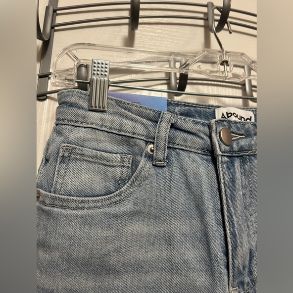 Abound Women's Denim Jean Shorts Size 4/ 24 Blue Light Wash NWT - Picture 3 of 16